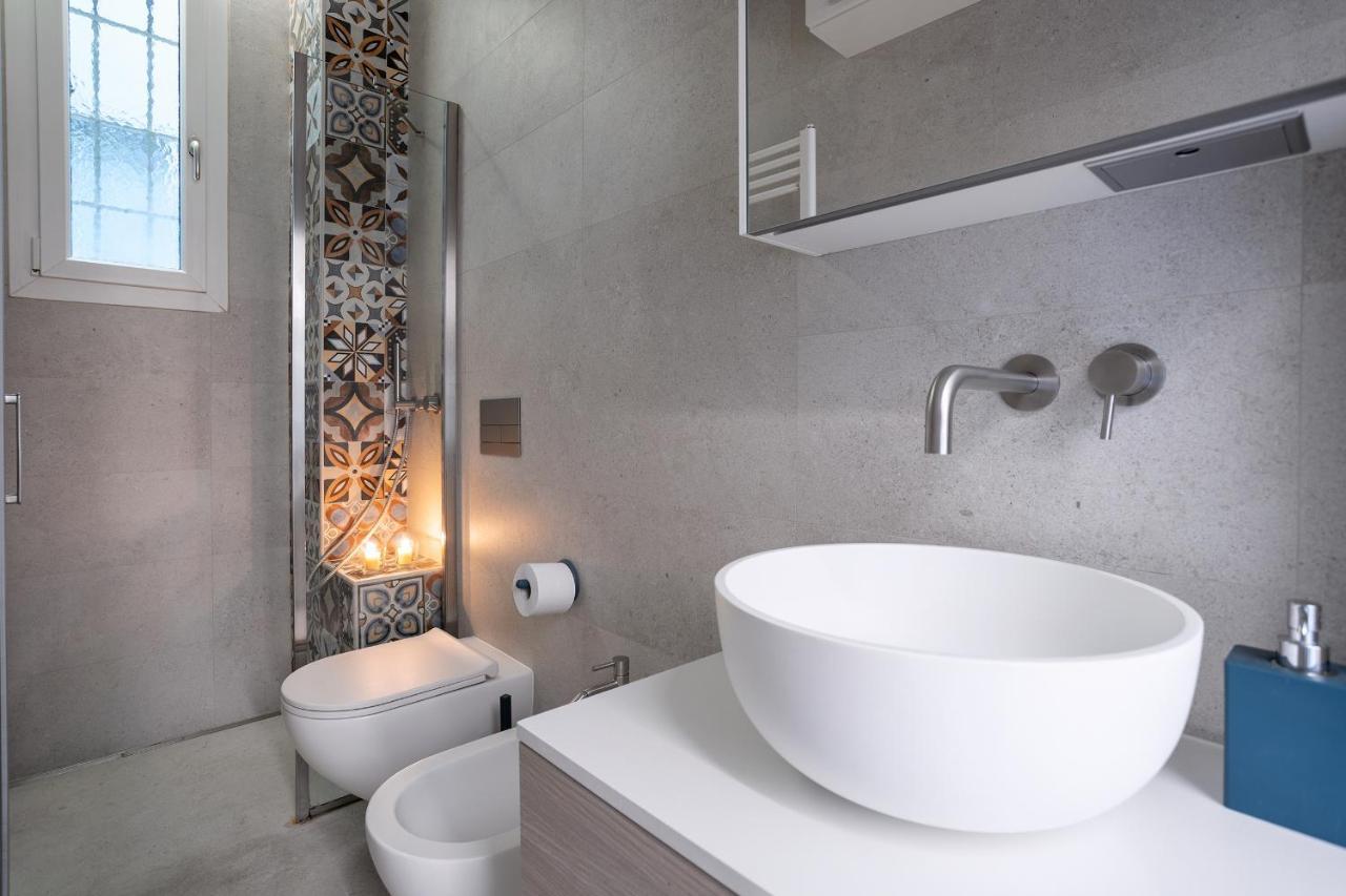 Centrale-loreto Con Terrazzo Appartamento *